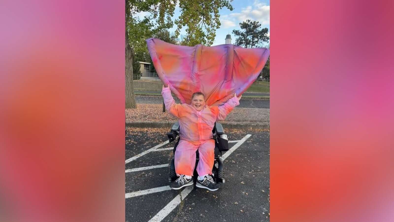 'You're going to The Eras Tour!': Boy's dream comes true after viral Halloween outfitHenry Hinson dressed up as Eras Tour dancer Kameron Saunders for Halloween.10/21/2024 03:44:39 EDT