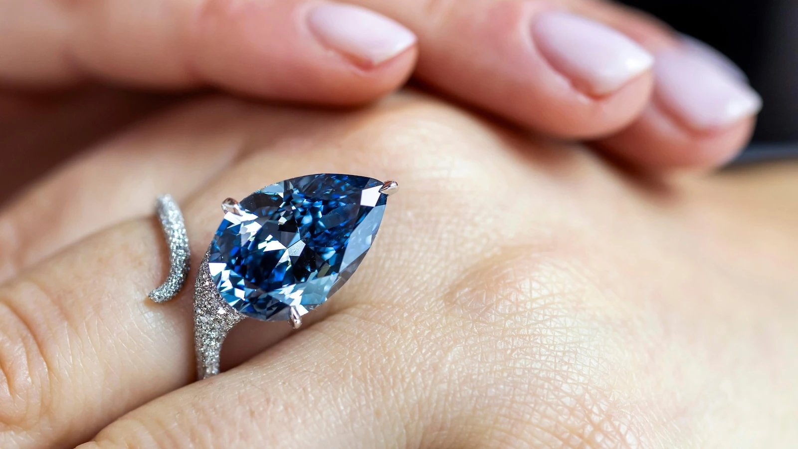 'Mellon Blue' diamond sells for $26.6 million at Swiss auction