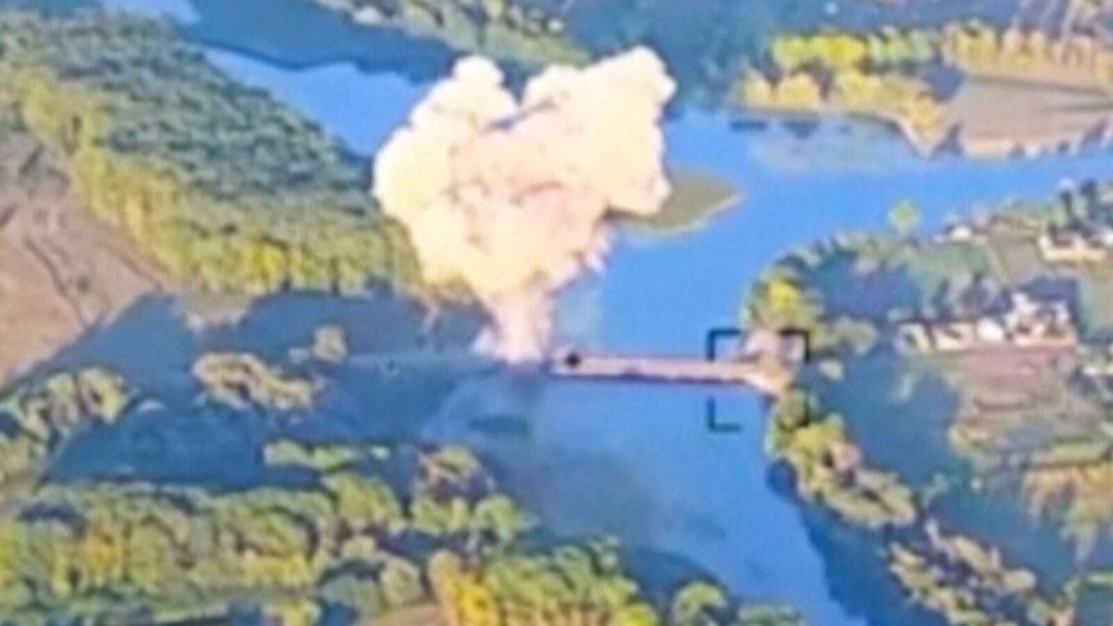 Ukraine reportedly destroys 3rd key bridge, threatening to cut off Russian troopsRussian military bloggers reported that pontoon bridges were now being used.8/19/2024 06:33:00 EDT