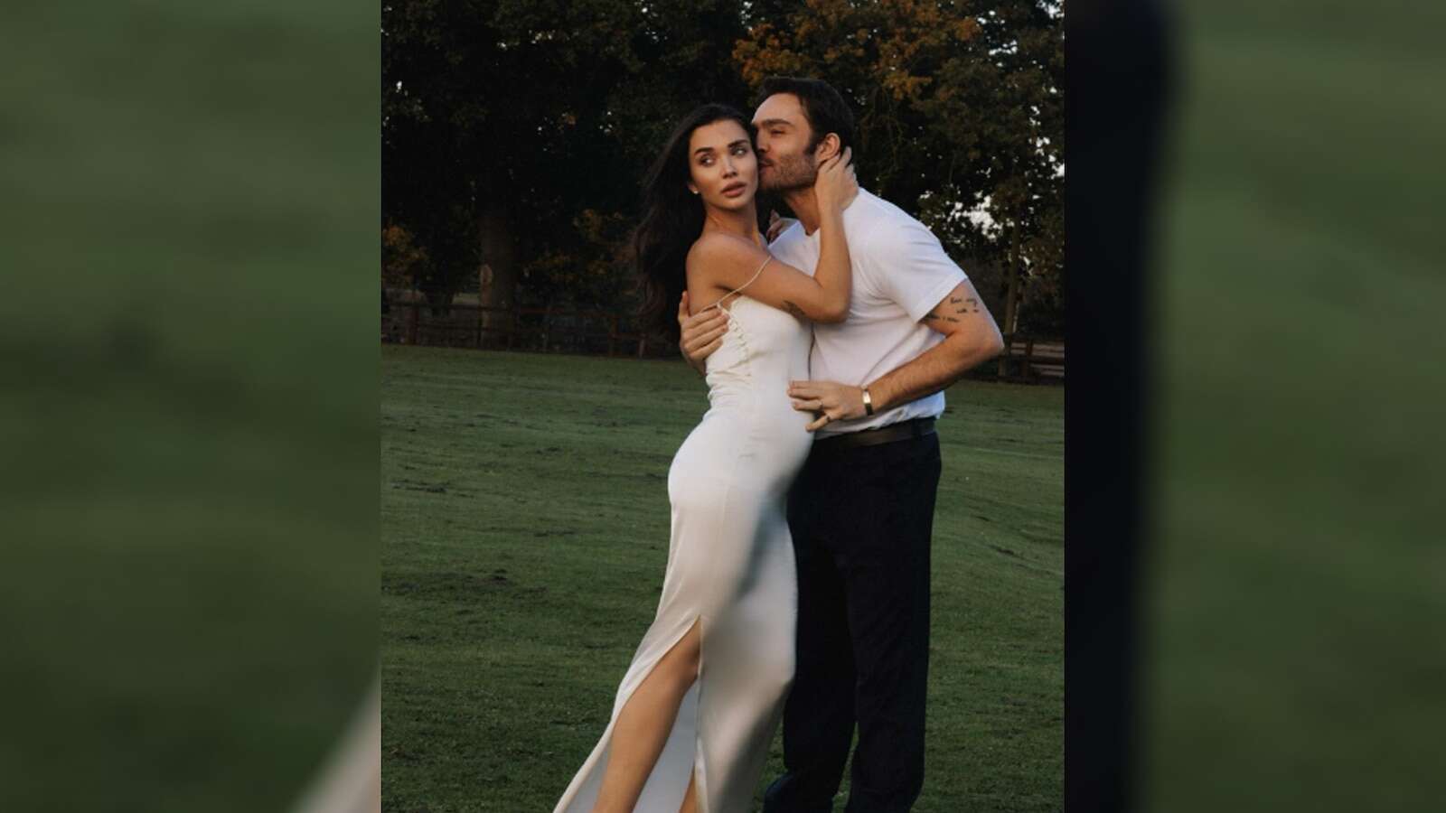 'Gossip Girl' alum Ed Westwick, wife announce pregnancy with stunning photo shootThe couple tied the knot in August at an Italian destination wedding.10/31/2024 01:09:00 EDT