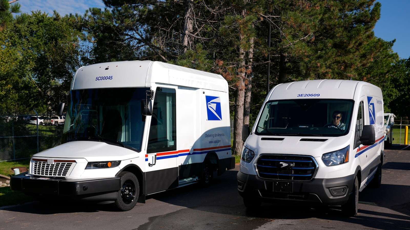 Mail carriers reach tentative contract with USPS that includes pay raises and airconditioned trucks