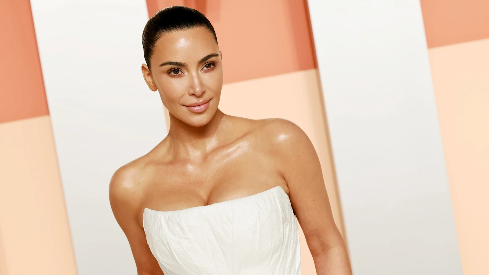 Kim Kardashian graduates from law study program after 6 yearsThe reality TV star pursued her legal education without going to law school.1 hour ago