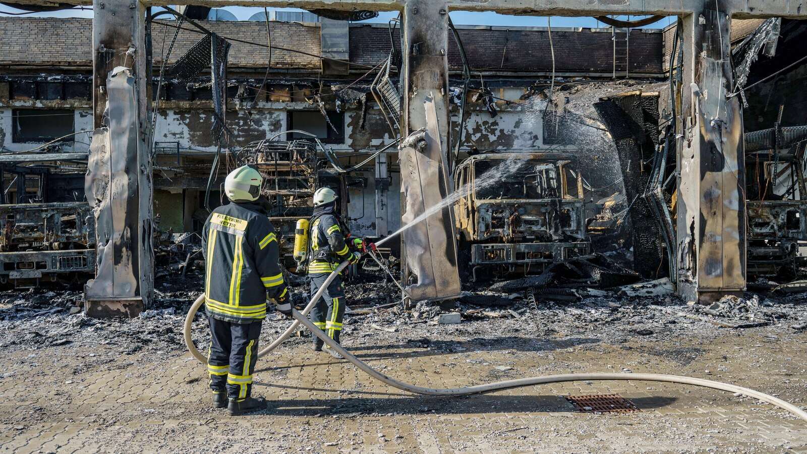 A brand new German fire station that burned down did not have a fire alarm system