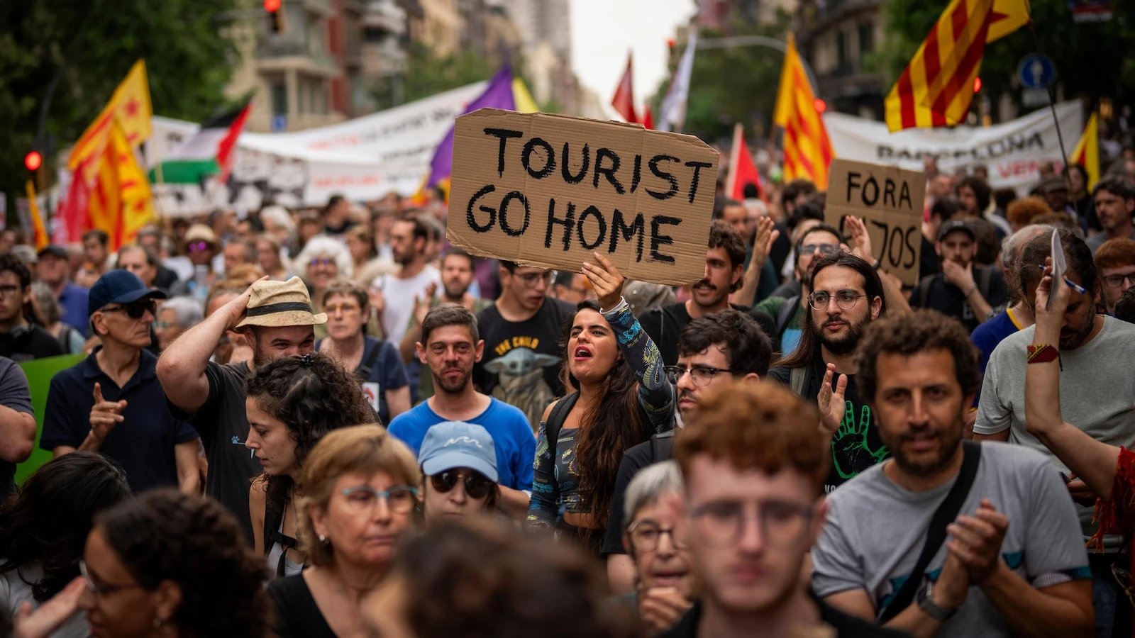 Spain orders Airbnb to block 65,000 rentals
