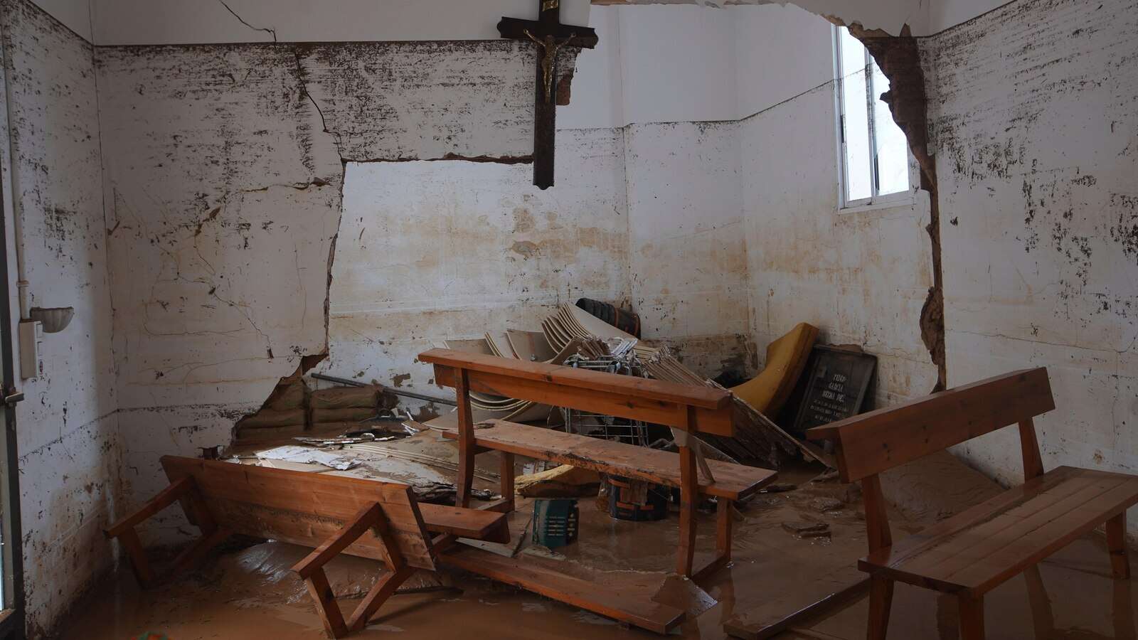 Spanish residents appeal for help, 3 days after historic floods left at least 158 dead