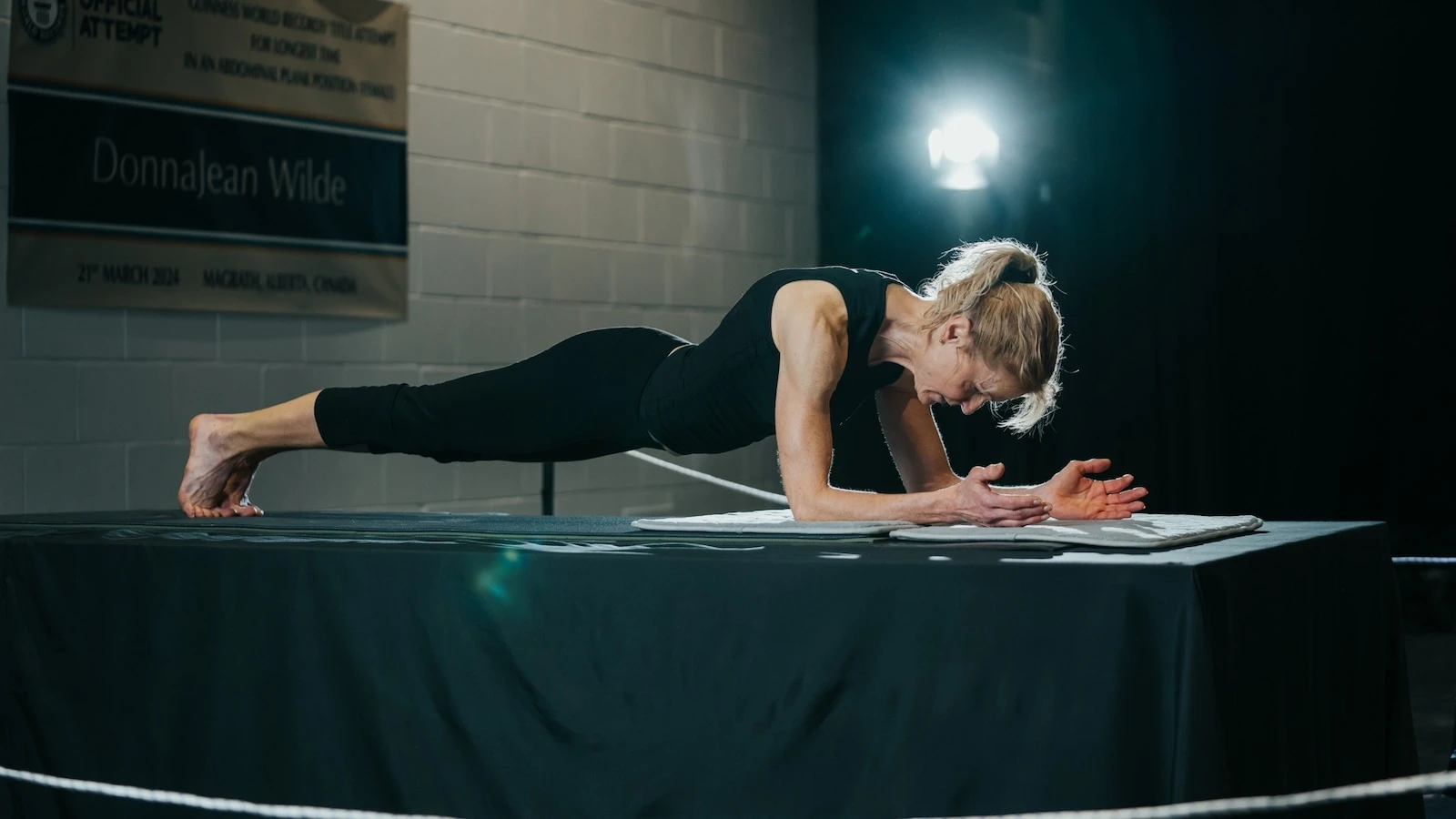 58-year-old grandmother sets Guinness World Records for longest time in a plankDonnaJean Wilde first started planking about 12 years ago after an injury.4/10/2024 01:27:06 EDT