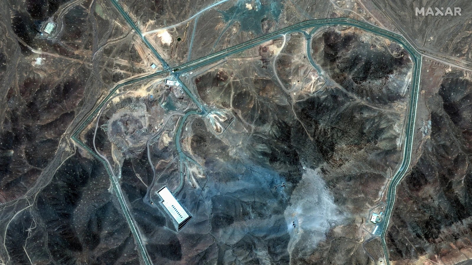 Satellite images show extent of US bombing damage to Iran nuclear sitesExperts weigh in on damage to Fordo, Isfahan and Natanz.3 minutes ago