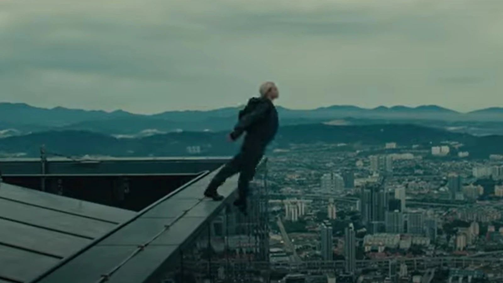 'Thunderbolts*' star Florence Pugh talks jumping off 2nd-tallest building in worldThe eye-catching stunt was filmed at the Merdeka in Malaysia.19 minutes ago