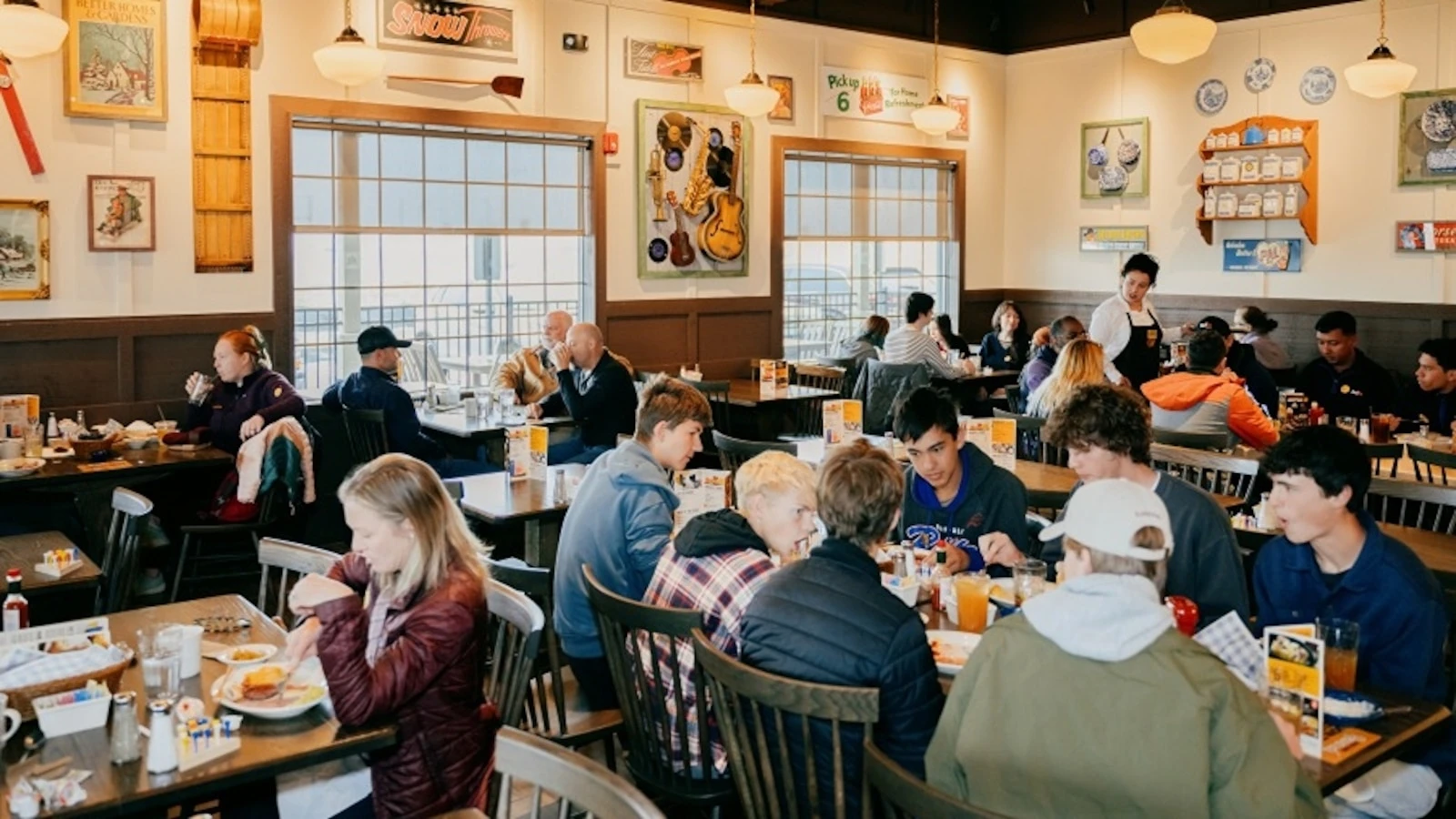 Cracker Barrel fans have mixed feelings about restaurant's redesignThe chain's classic country-style interior has been overhauled.19 minutes ago