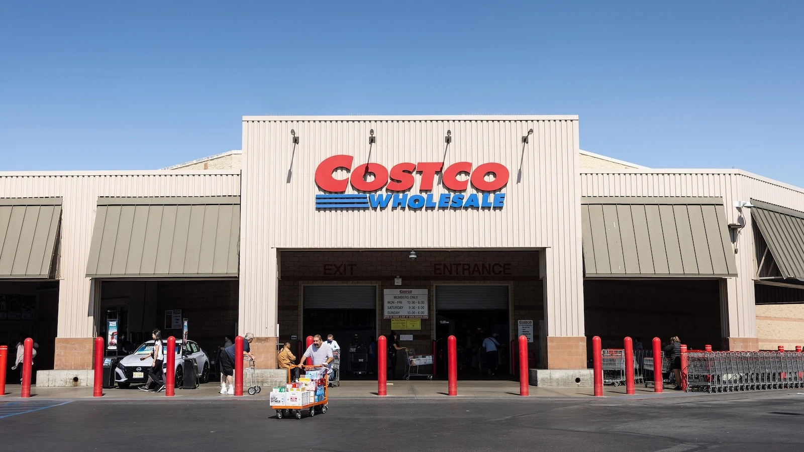 Costco launches 'Buy Now, Pay Later' service for online purchasesThe new program will let customers pay over time for purchases over $500.15 minutes ago