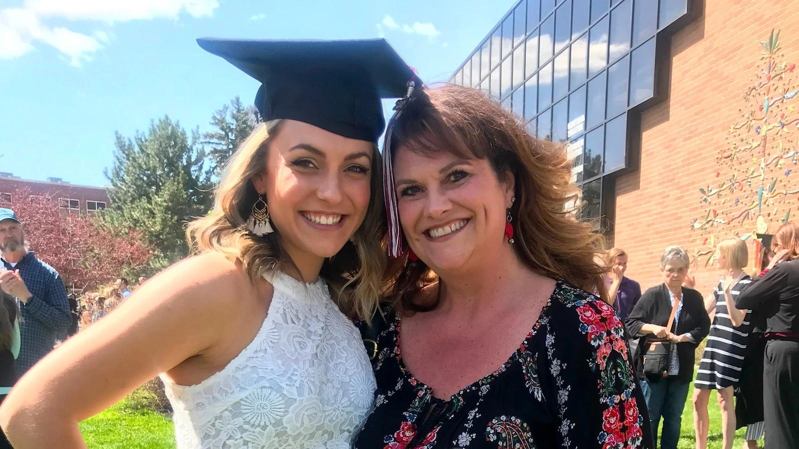 Medical student leaves message for late mom after matching for residencyPaighton Noel’s mom died while she was in medical school. 4/18/2024 04:12:00 EDT
