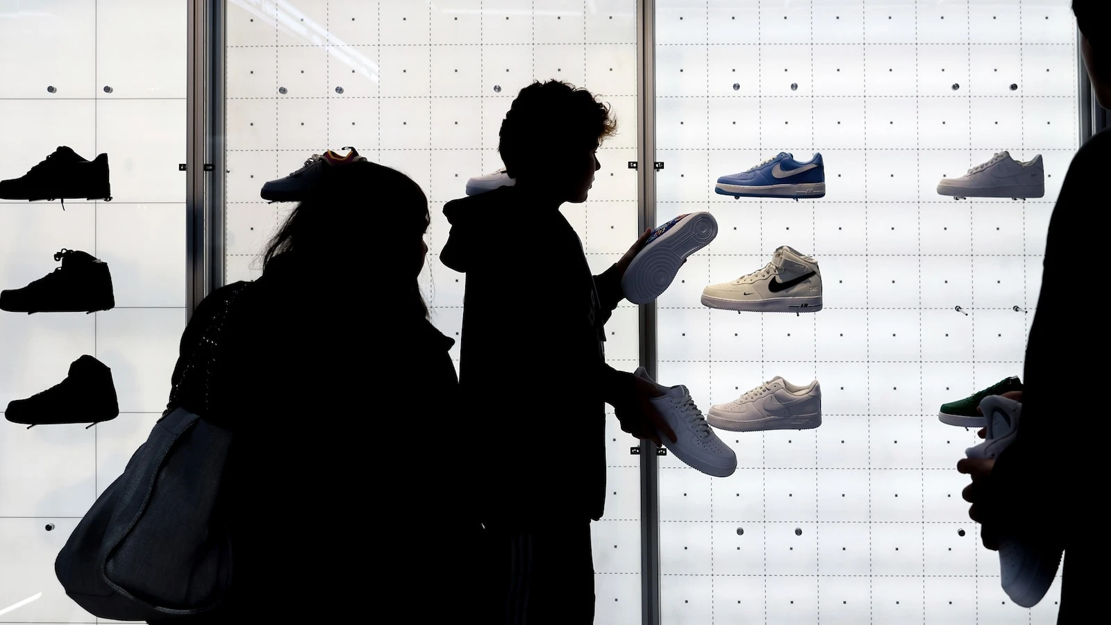 Consumer confidence brightens as Trump rolls back tariffs