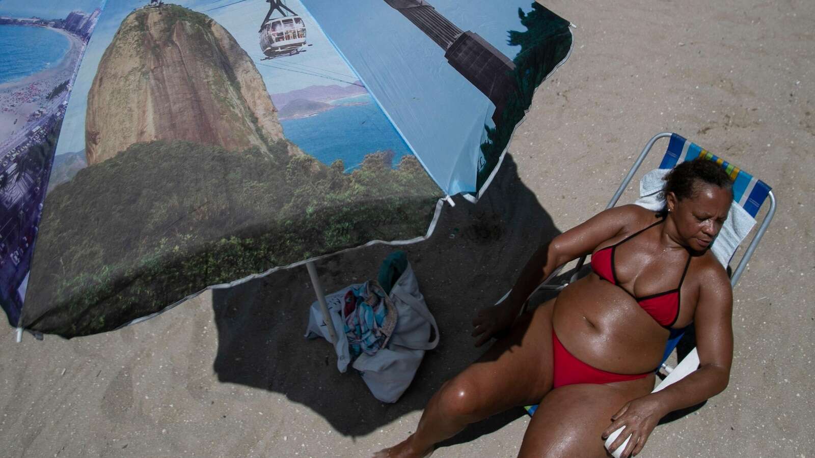 Rio de Janeiro's hottest day in at least a decade sends residents to the beach