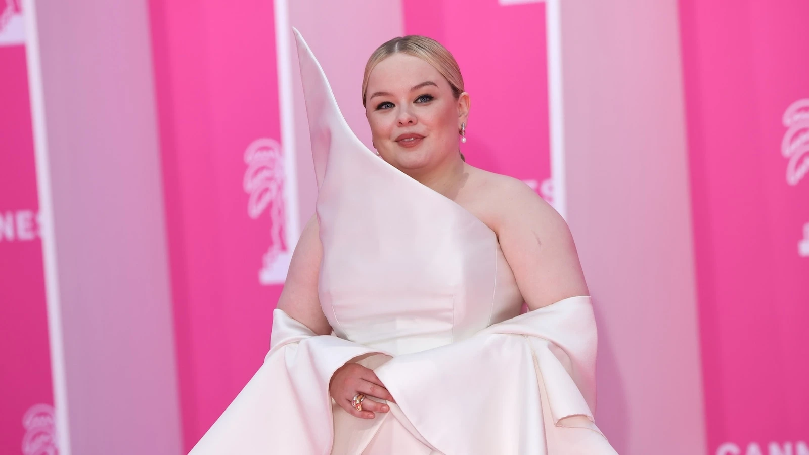 'Bridgerton' star Nicola Coughlan stuns at Canneseries in white gownNicola Coughlan's fashion game is strong.1 hour ago