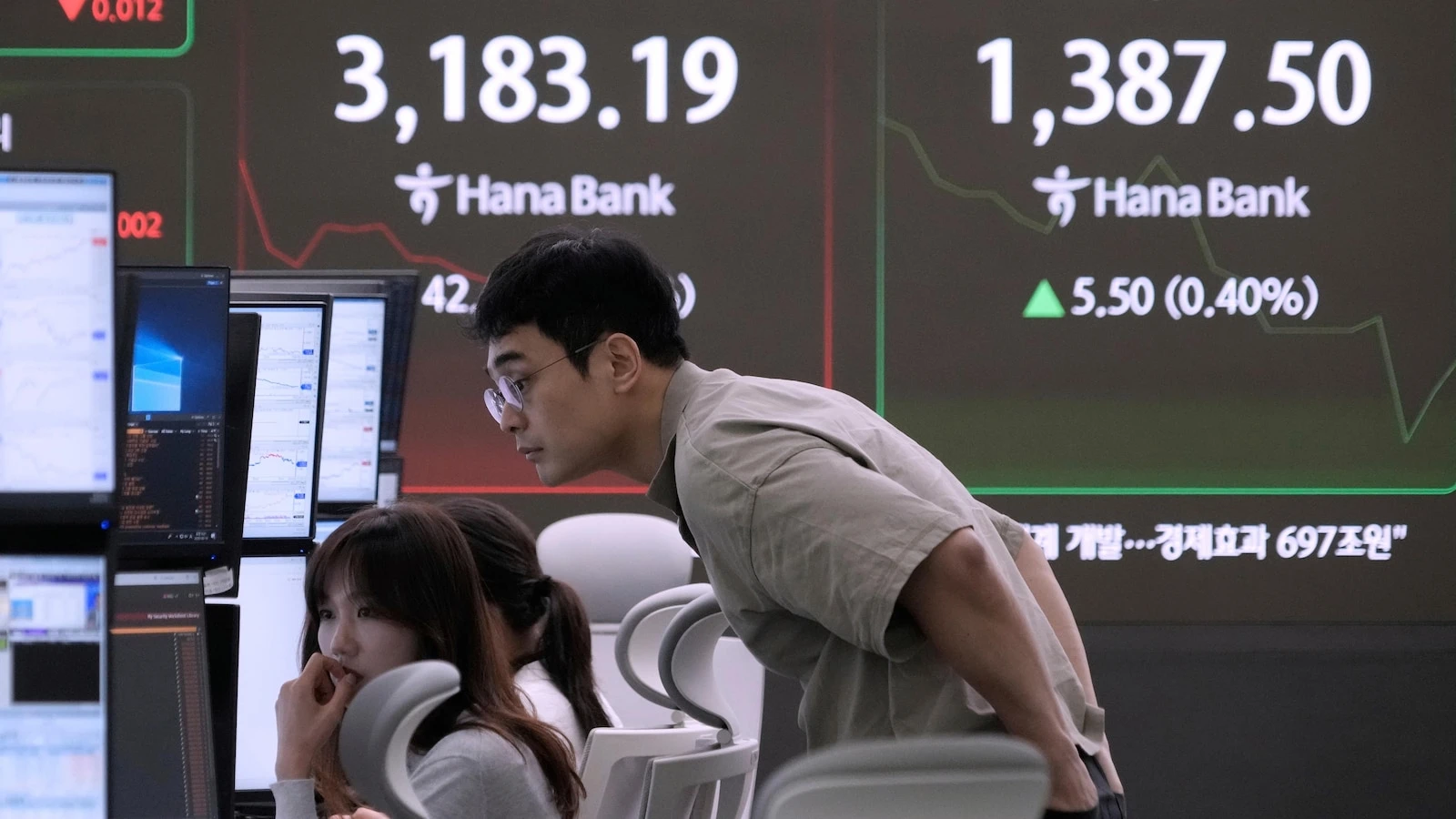 Asian shares mostly gain as eyes turn to meetings at the White House and Jackson Hole