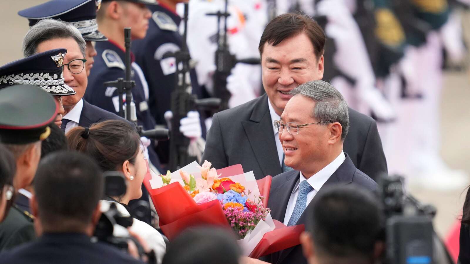 Chinese and Japanese leaders travel to South Korea for their first trilateral meeting since 2019