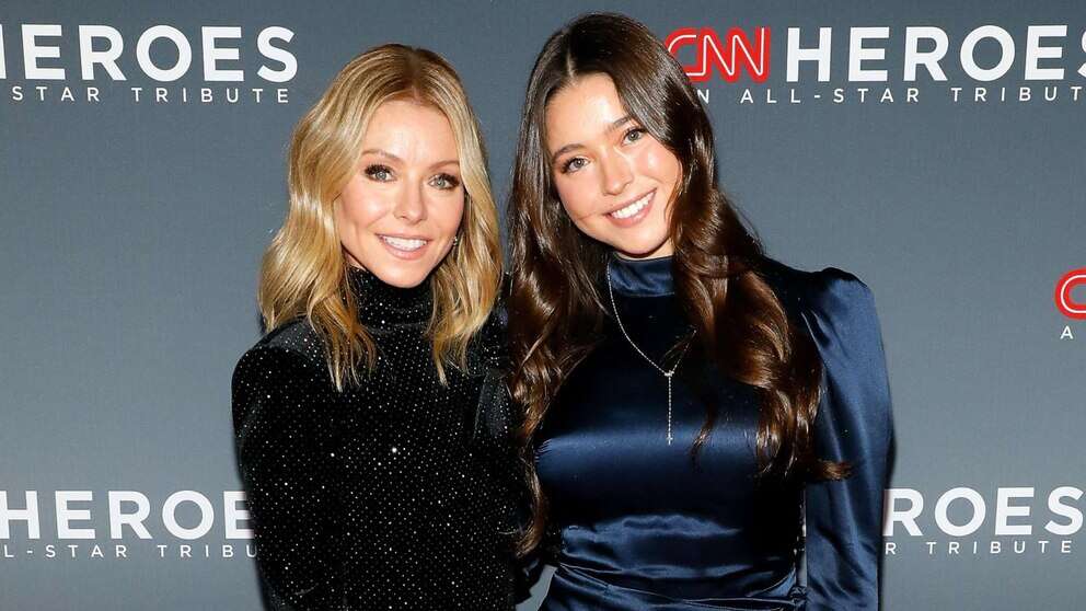 Kelly Ripa, daughter Lola Consuelos on how they handled paparazzi 