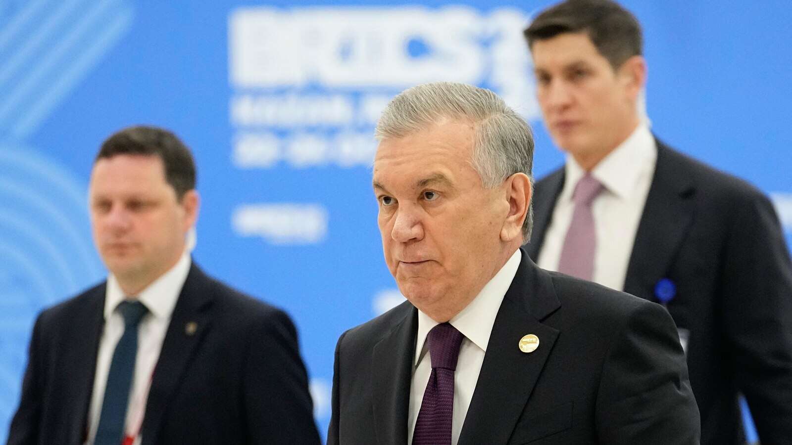 Uzbekistan holds parliamentary election without real opposition