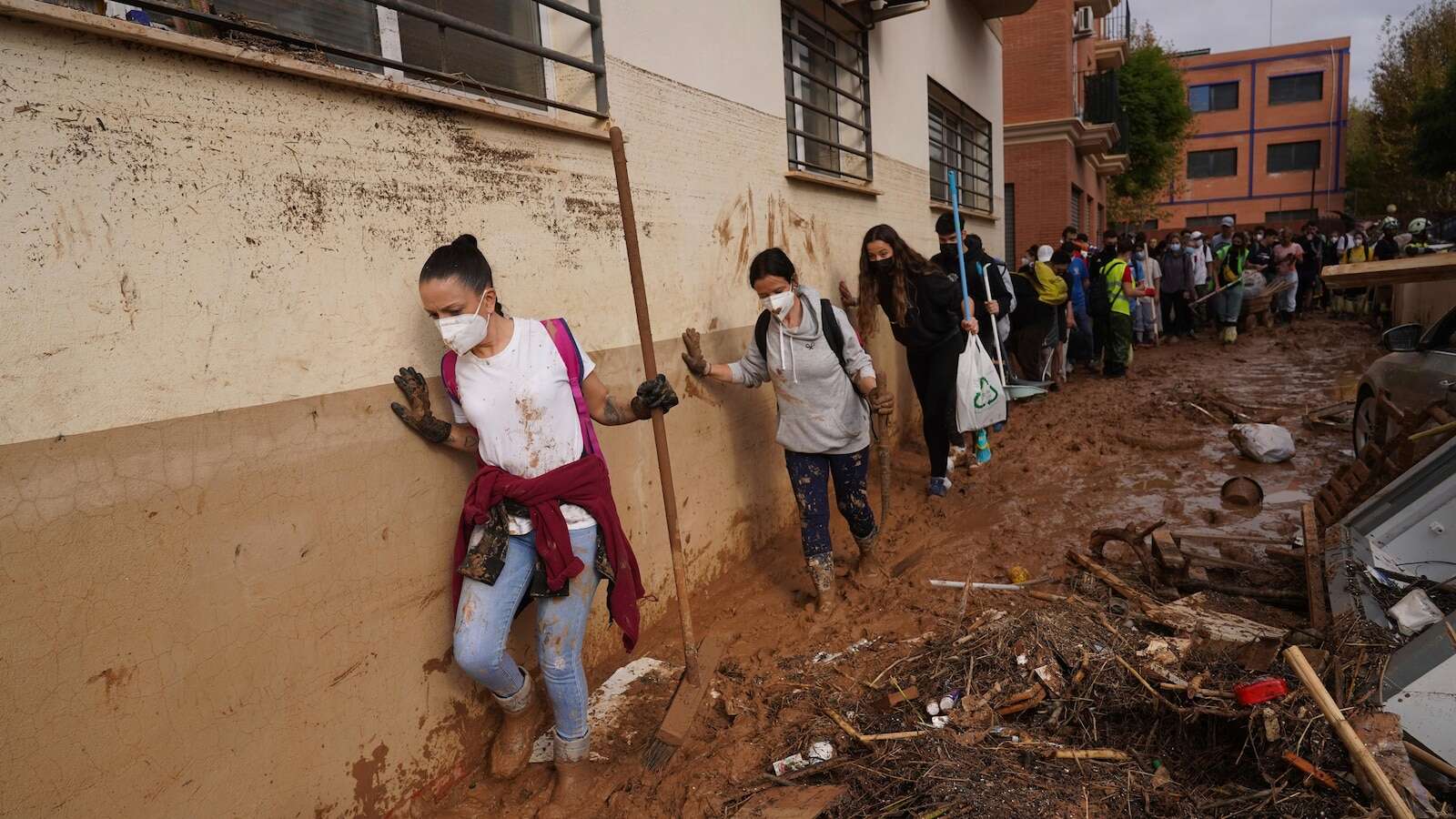 Spain's government to send 10,000 soldiers and police to Valencia after deadly floods