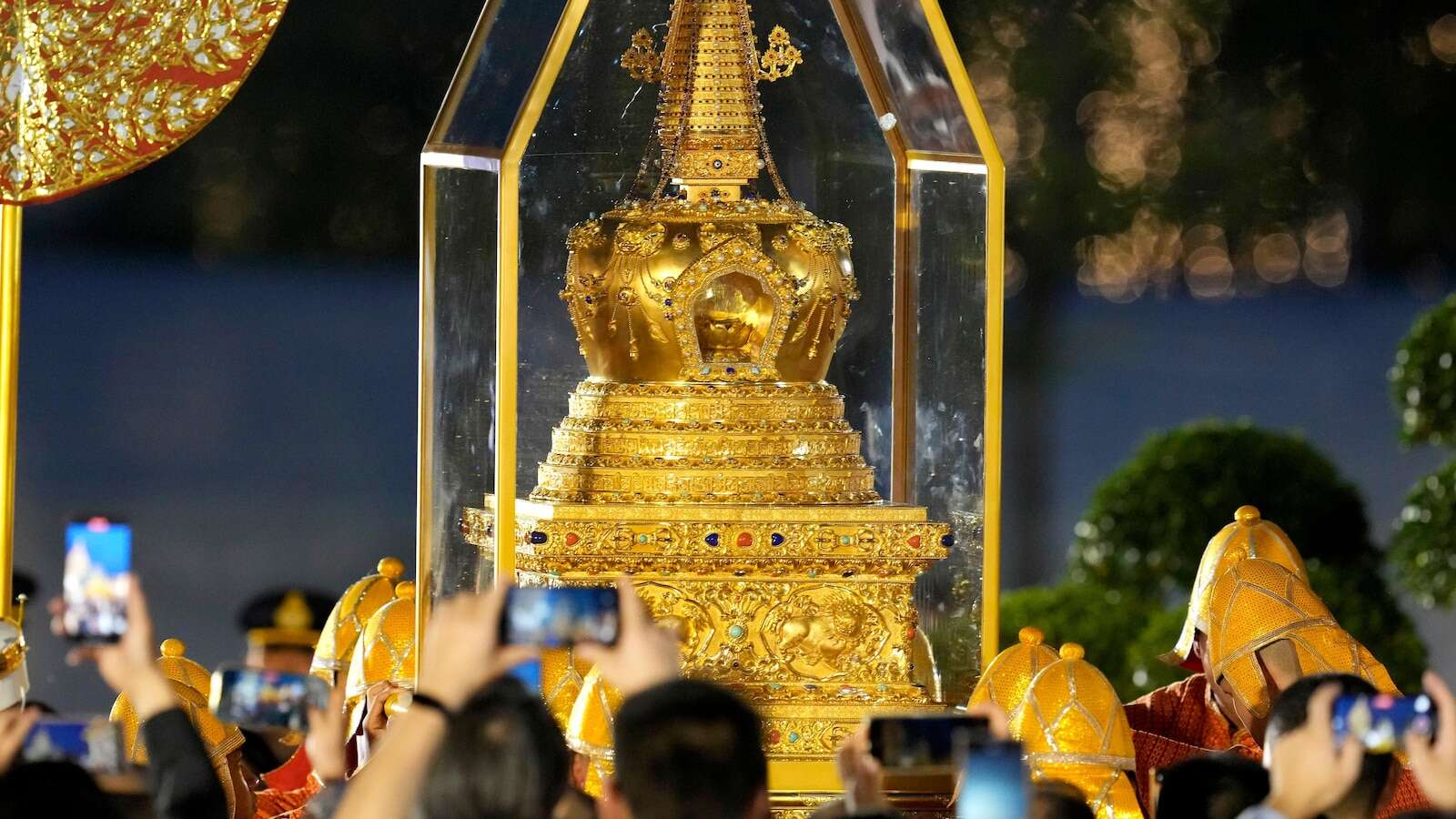 Relic of the Buddha loaned by China gets a warm welcome in Thailand