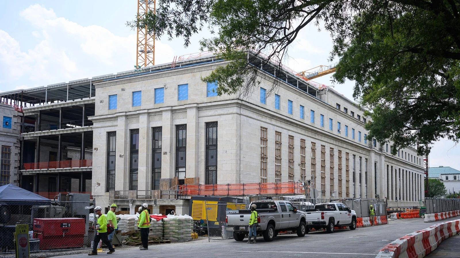 Trump set to visit Federal Reserve, ratcheting up pressure on Chair Jerome PowellTrump has repeatedly criticized the Fed, an independent federal agency.4 minutes ago
