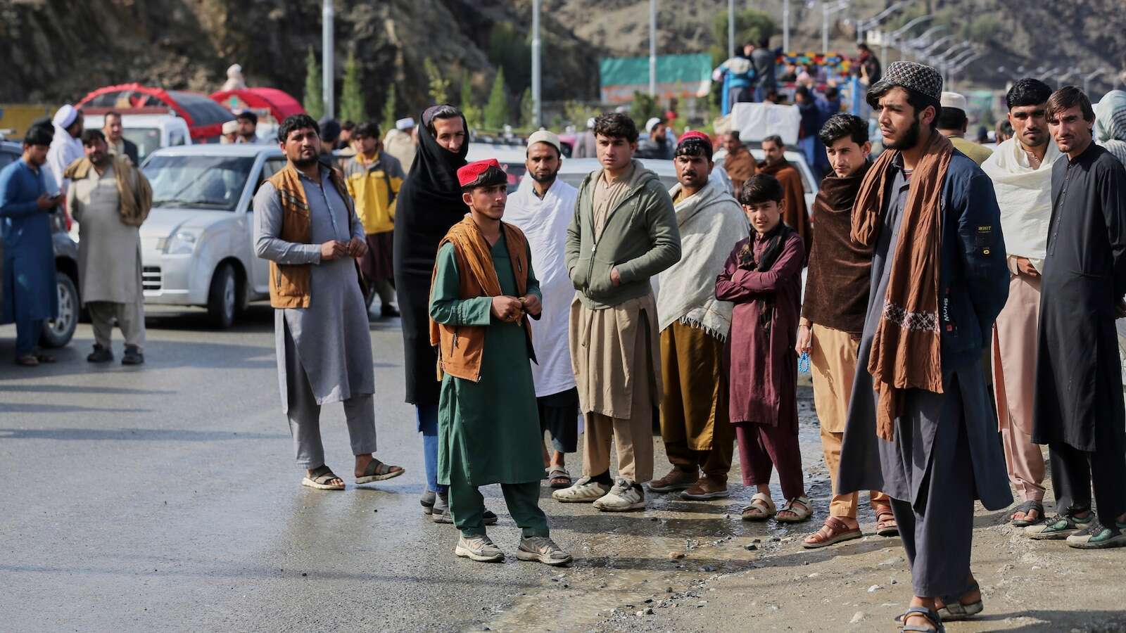 Residents flee border area as Afghan and Pakistani forces clash over crossing closure