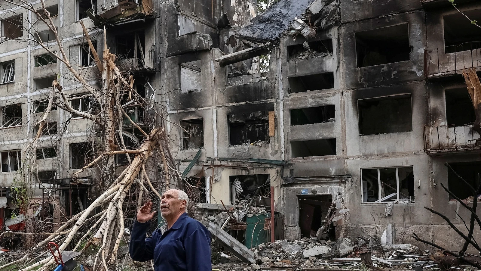 At least 10 killed, 33 injured in Russian attacks in Ukraine overnight, officials say