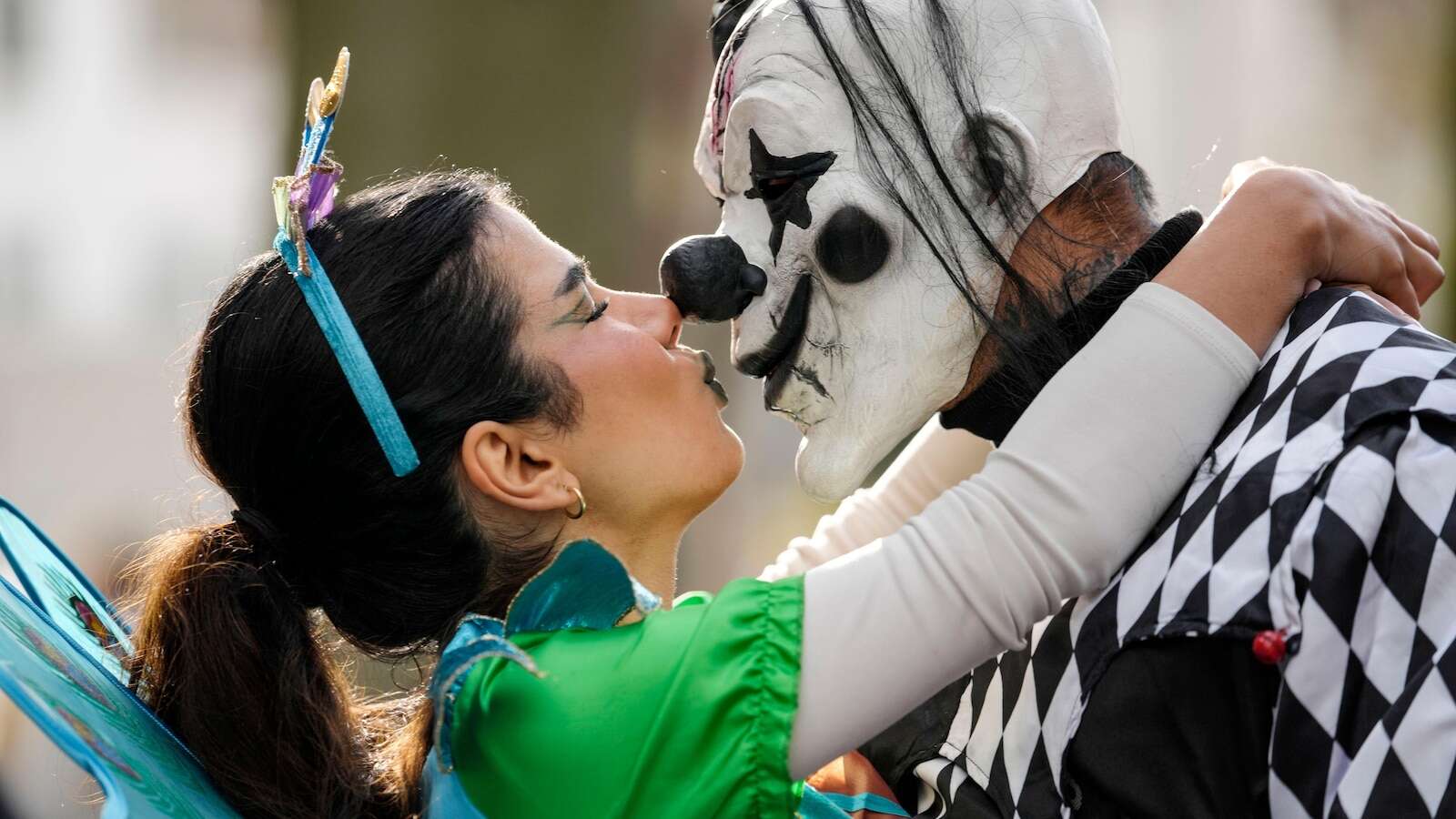 AP PHOTOS: Revelers in costumes take to the streets of Germany to kick off carnival celebrations