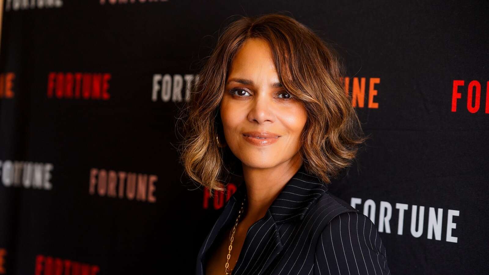 Halle Berry donates 'entire closet' to LA wildfire victimsThe actress is sharing resources amid the ongoing California wildfires.1/13/2025 02:49:52 EST