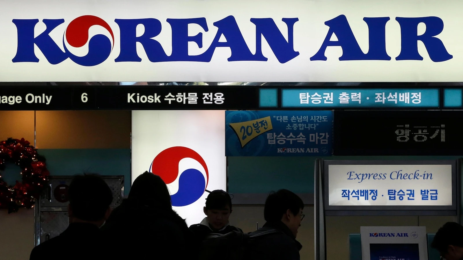 Korean Air plans to buy more than 100 Boeing aircraft