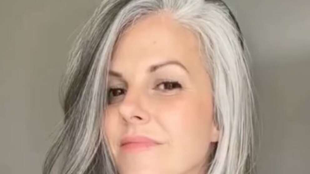 Woman opens up about embracing gray hair in her 30sRandi Honeycutt has ditched hair dyes once and for all.12/7/2023 04:19:00 EST