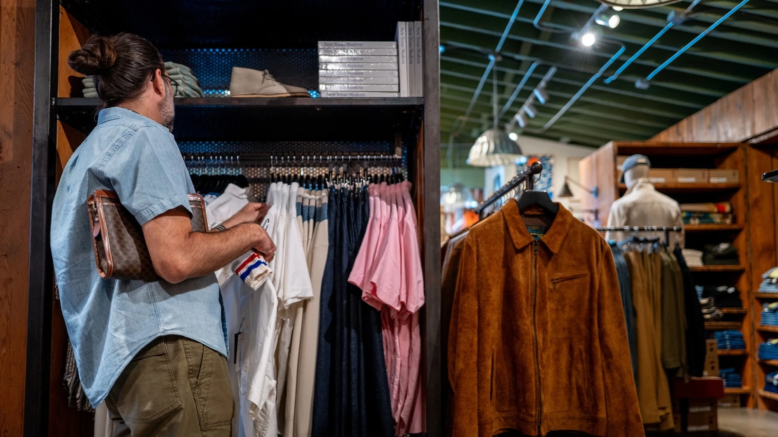 Consumer confidence sours, despite rollback of Trump's tariffs