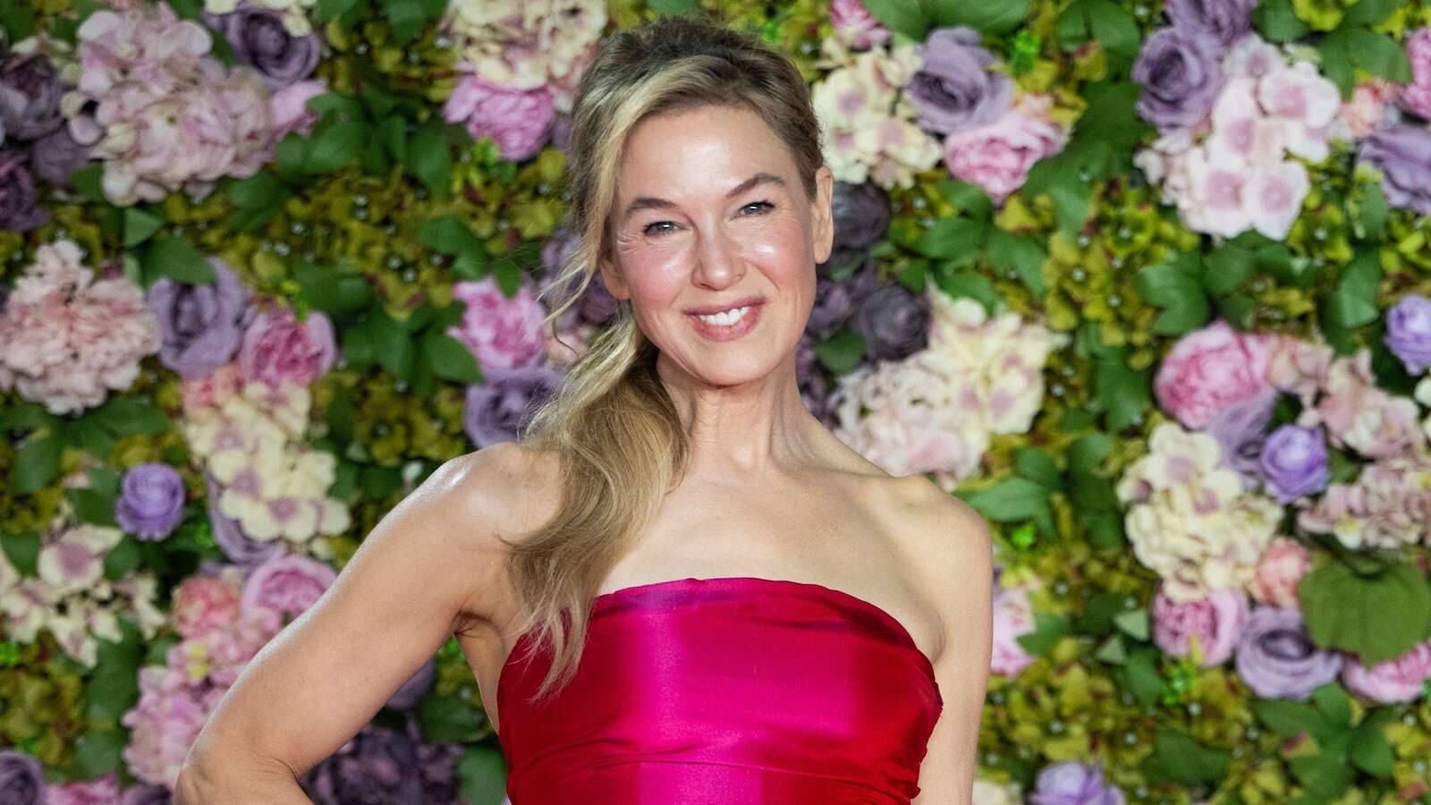 Samir Hussein/WireImage via Getty ImagesRenée Zellweger revives vintage gown for 'Bridget Jones: Mad About The Boy' premiereThe actress glowed in a fuchsia Balmain gown from 2000.14 minutes ago