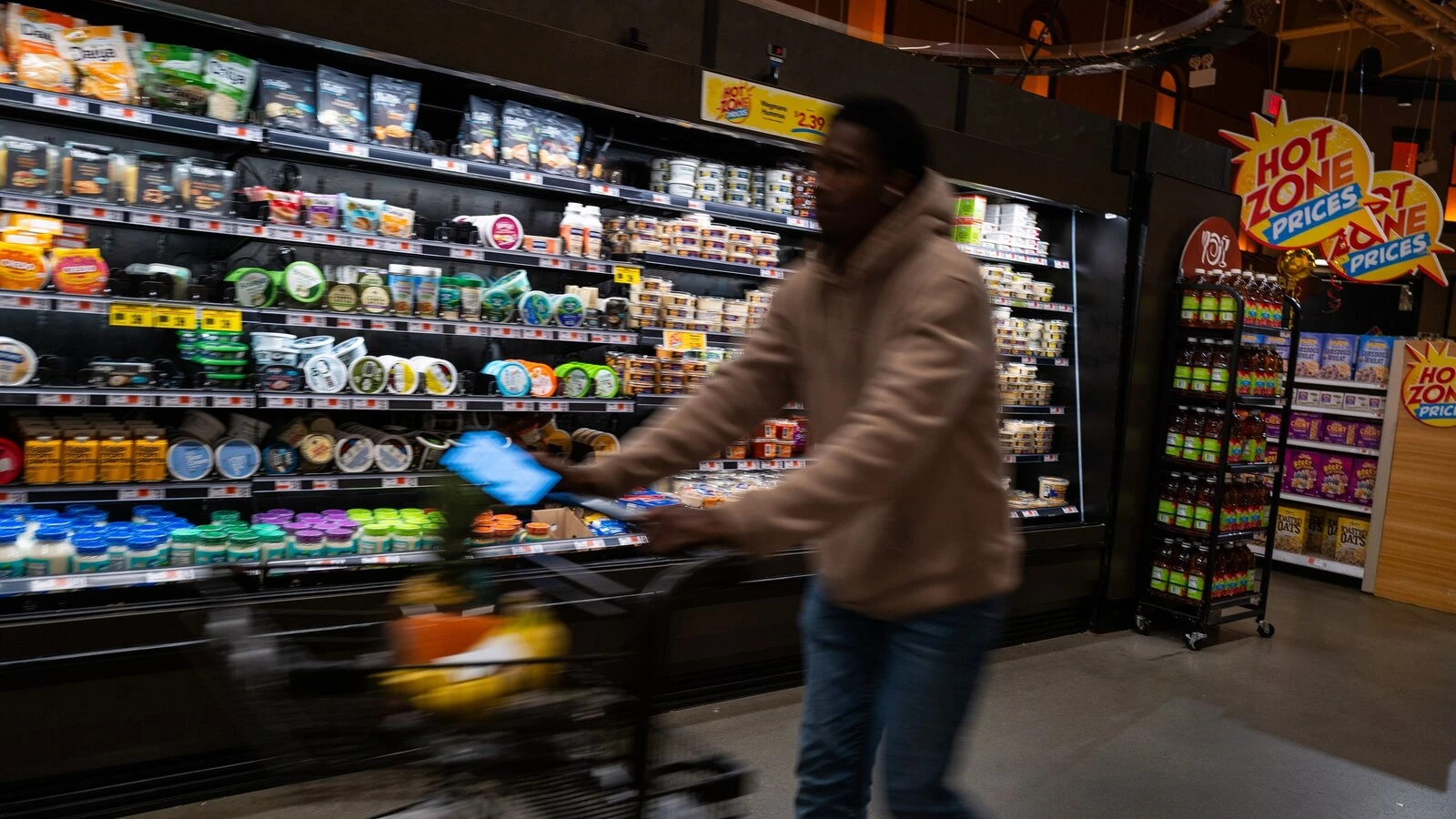 Consumer sentiment worsens despite Trump's rollback of tariffs, survey saysThe survey marks four consecutive months of dampening consumer sentiment.6 minutes ago