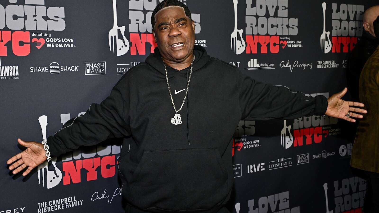 Heat-Knicks game is delayed after Tracy Morgan gets sick at Madison Square Garden