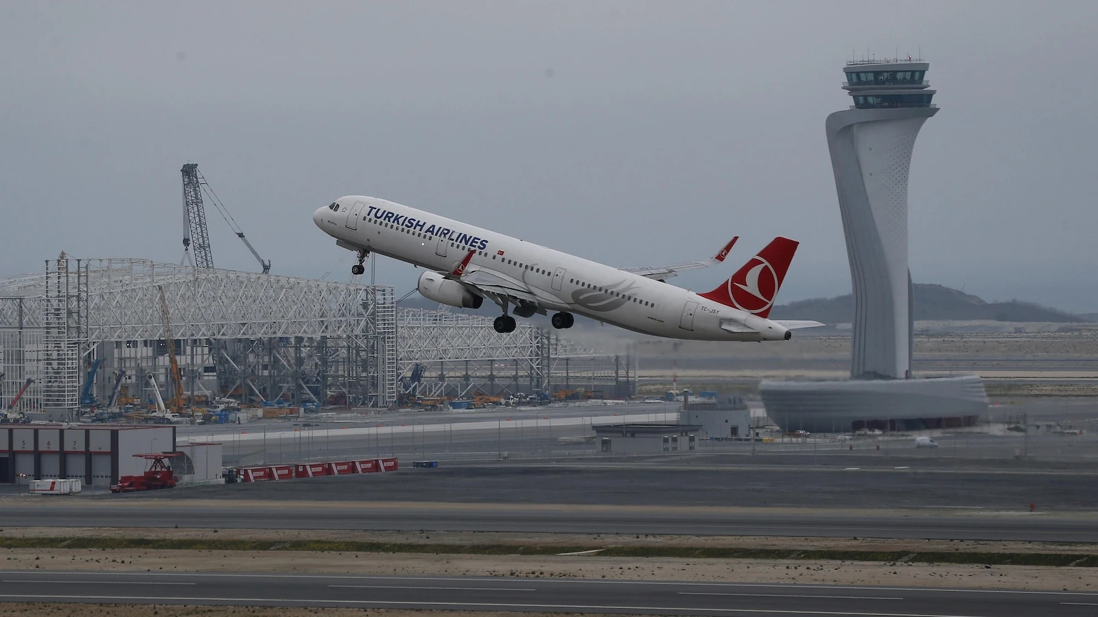 Turkey will fine airline passengers who unbuckle before the plane stops