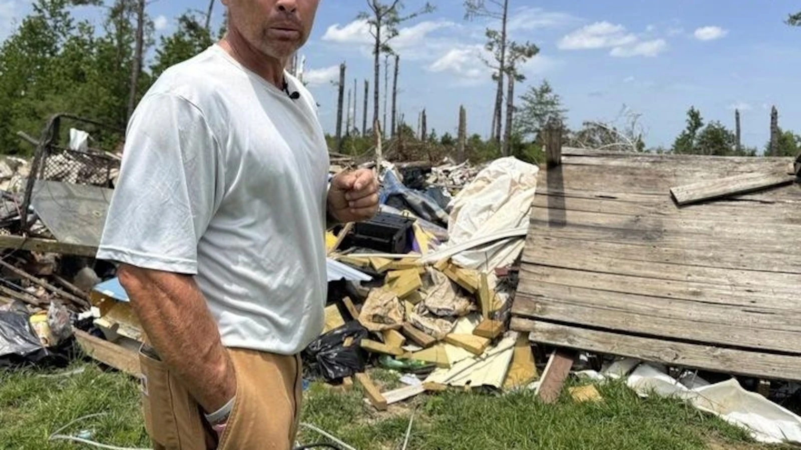 While Trump overhauls FEMA, Mississippi tornado survivors await assistance