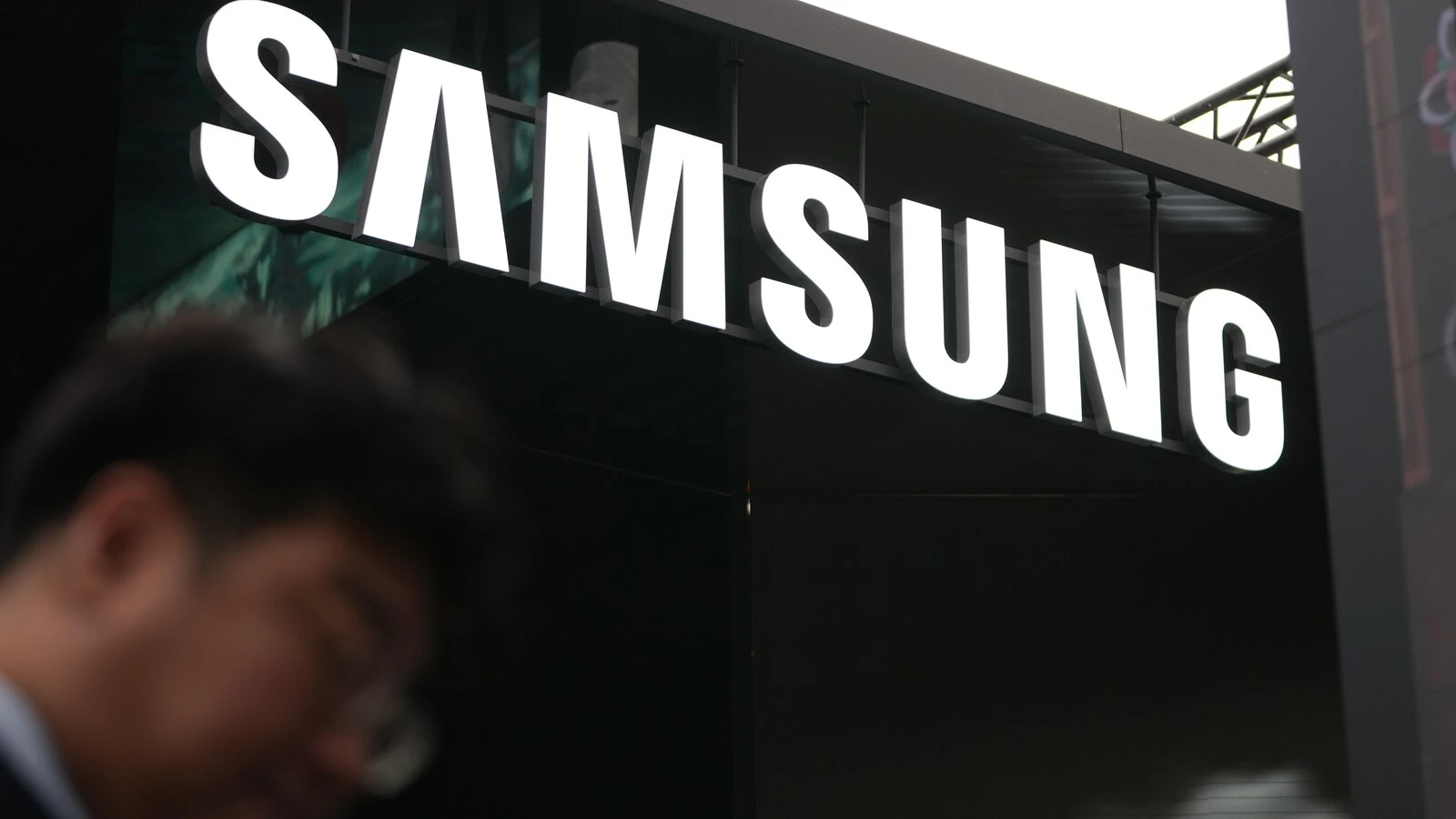 Samsung and other South Korean firms pledge larger domestic investments after US tariff deal