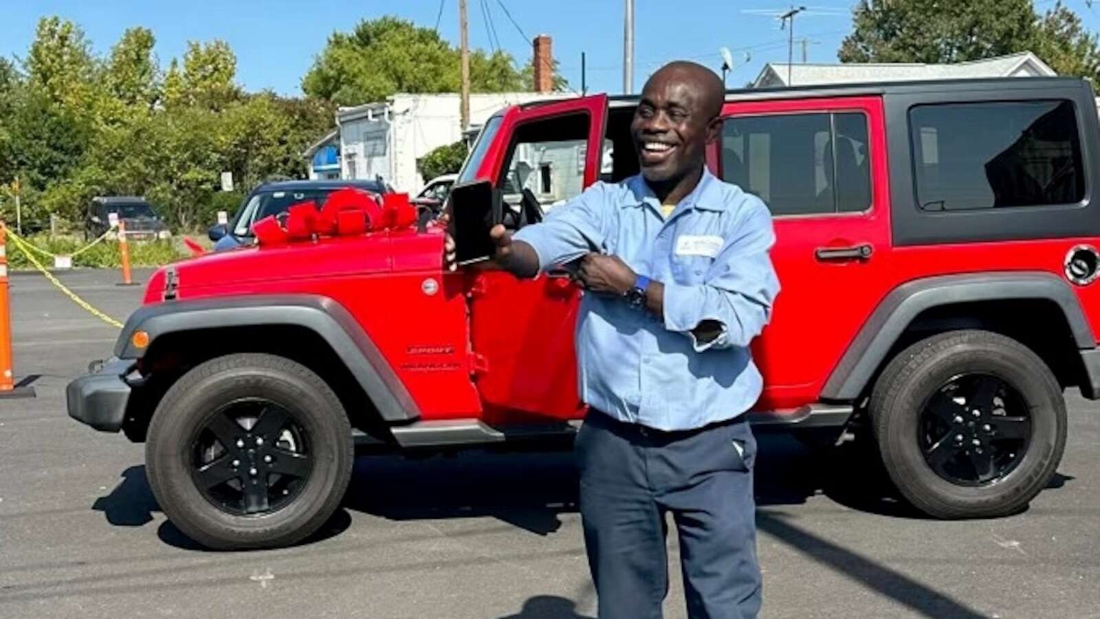 Students surprise custodian with 'dream' Jeep