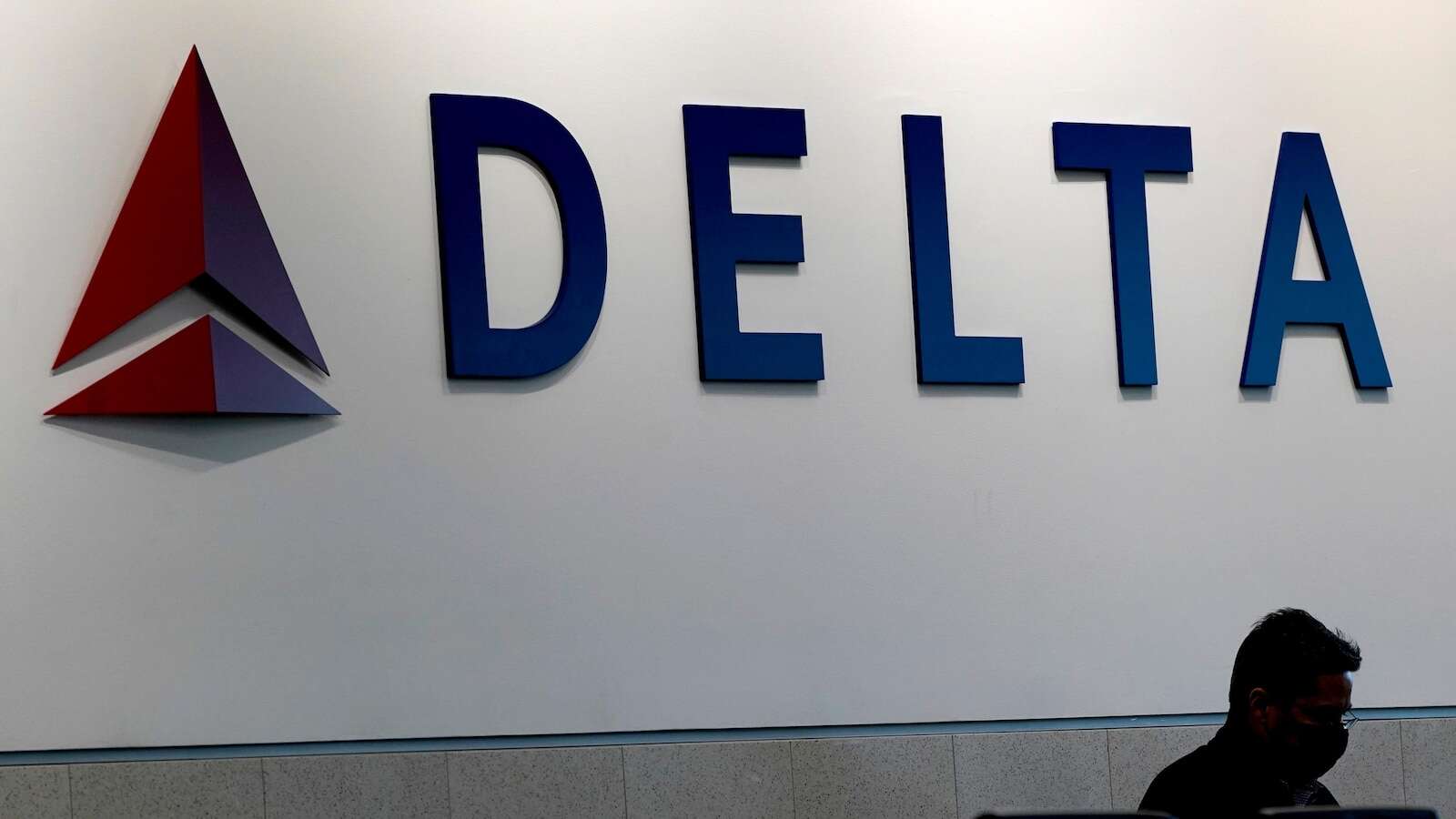 Delta's Q3 profit fell below $1 billion after global tech outage led to thousands of cancellations