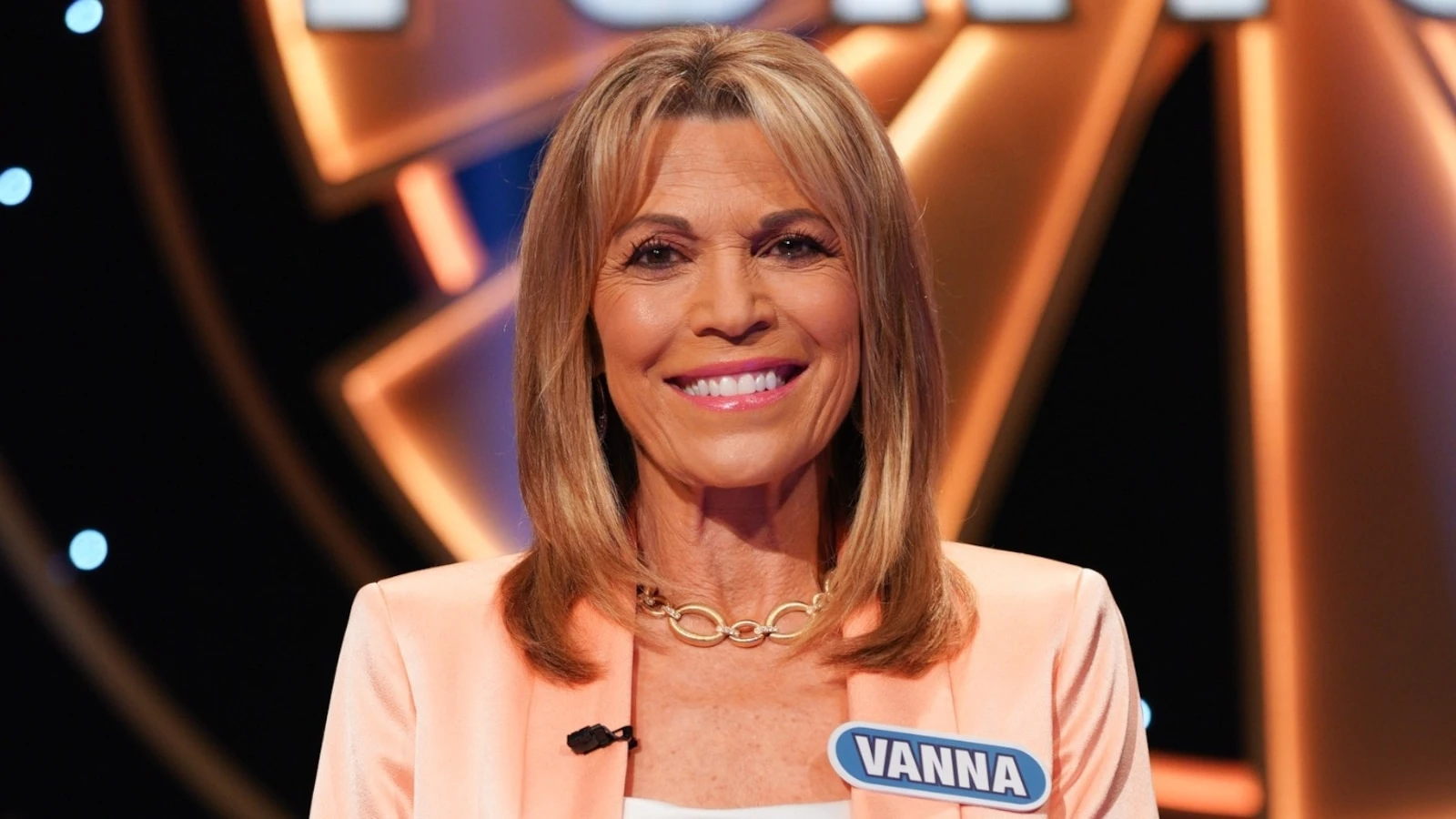 Vanna White to guest co-host 'American Idol'