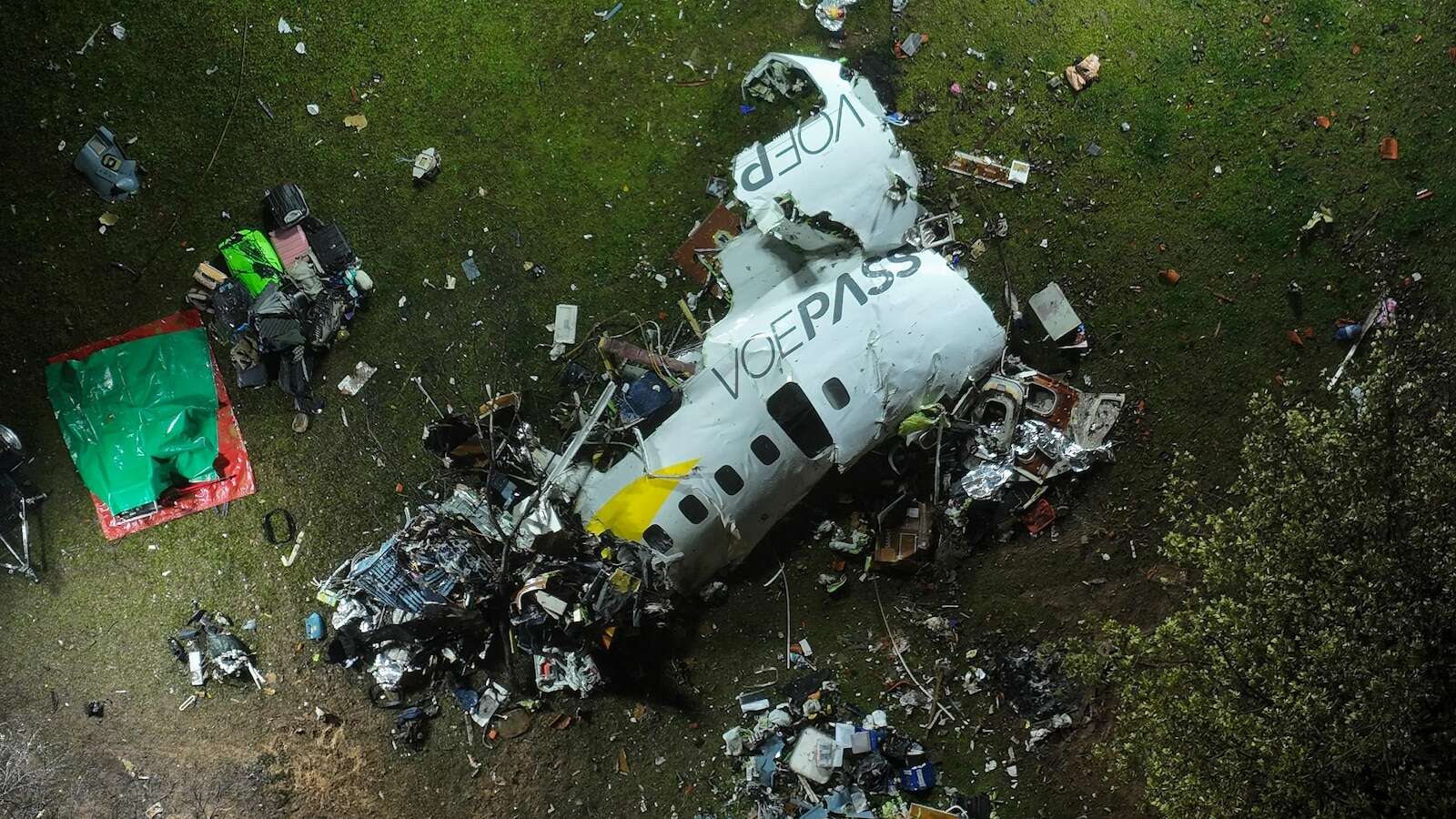 Cockpit audio indicates problems with de-icing in last month's deadly plane crash, investigators say