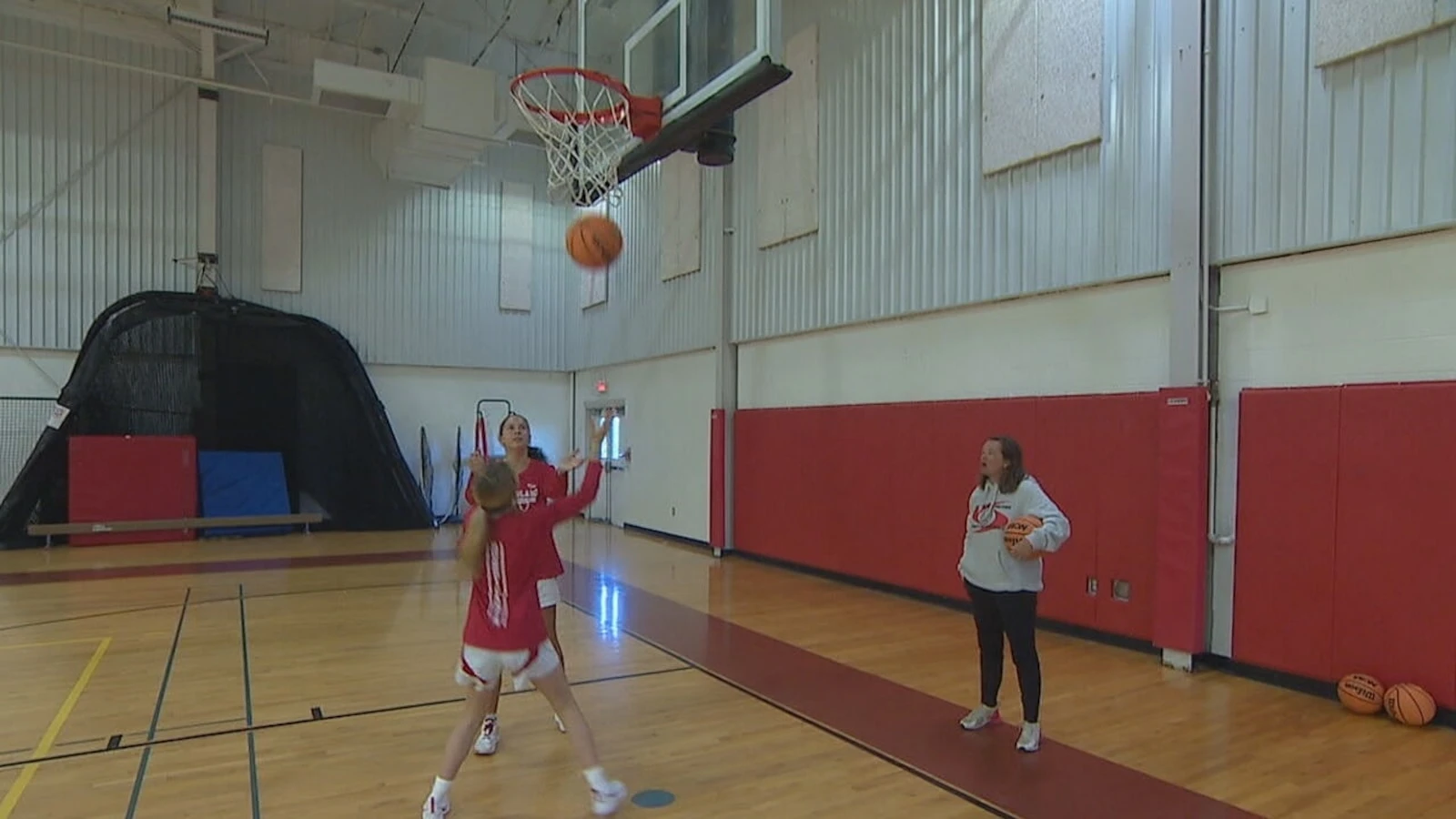 High school athletes on remote island surprised with $5K donationBlock Island has only one school for its young full-time residents.21 minutes ago