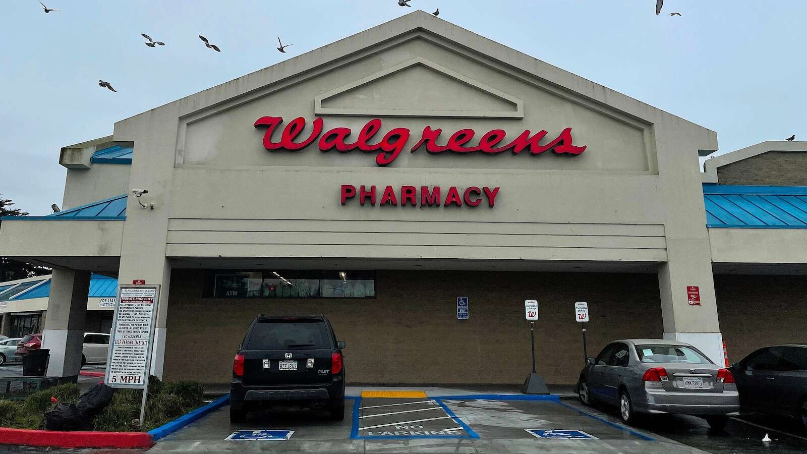 Walgreens says it will sell generic OTC Narcan