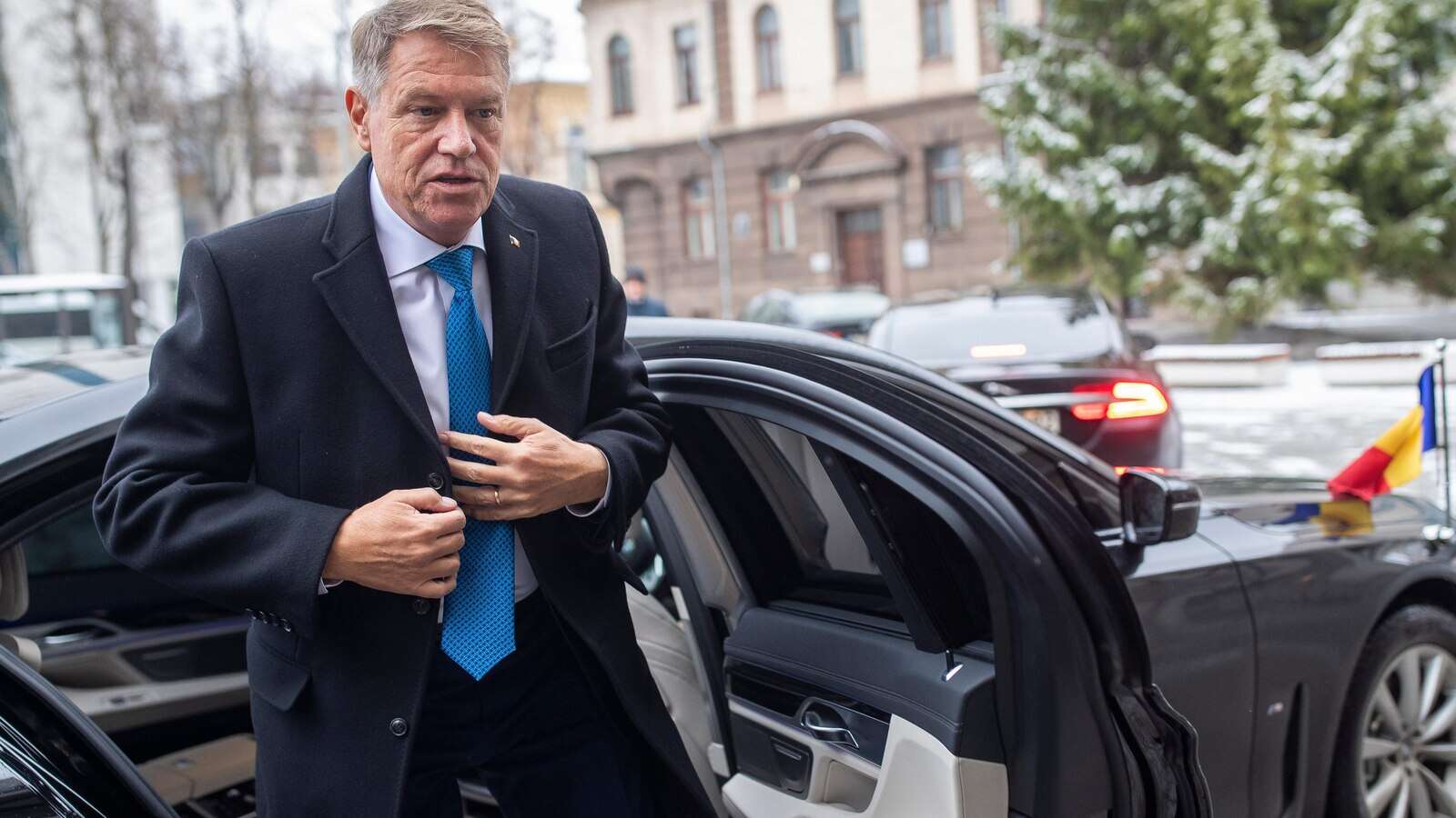 Romania's Iohannis steps down, leaving caretaker pres. in charge until election rerun