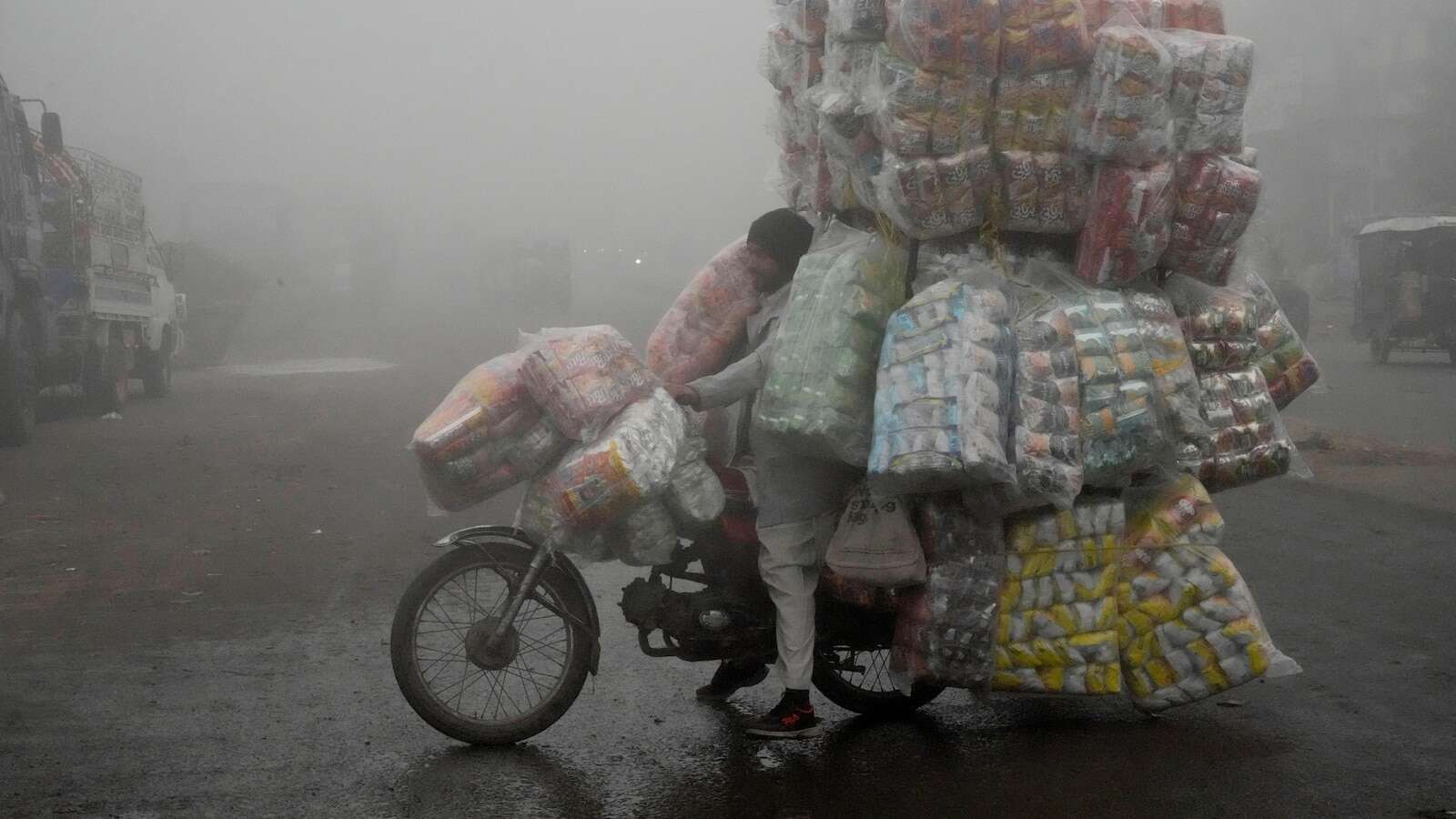 Growing pollution in Pakistan's Punjab province has sickened 1.8M people in a month, officials say