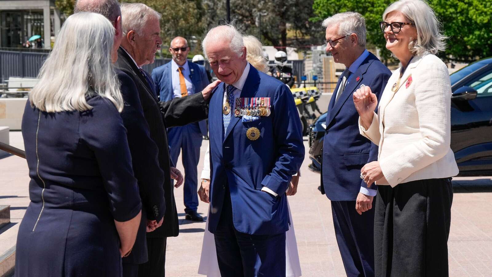 King Charles and Queen Camilla lay wreaths at Australian War Memorial then greet well-wishers