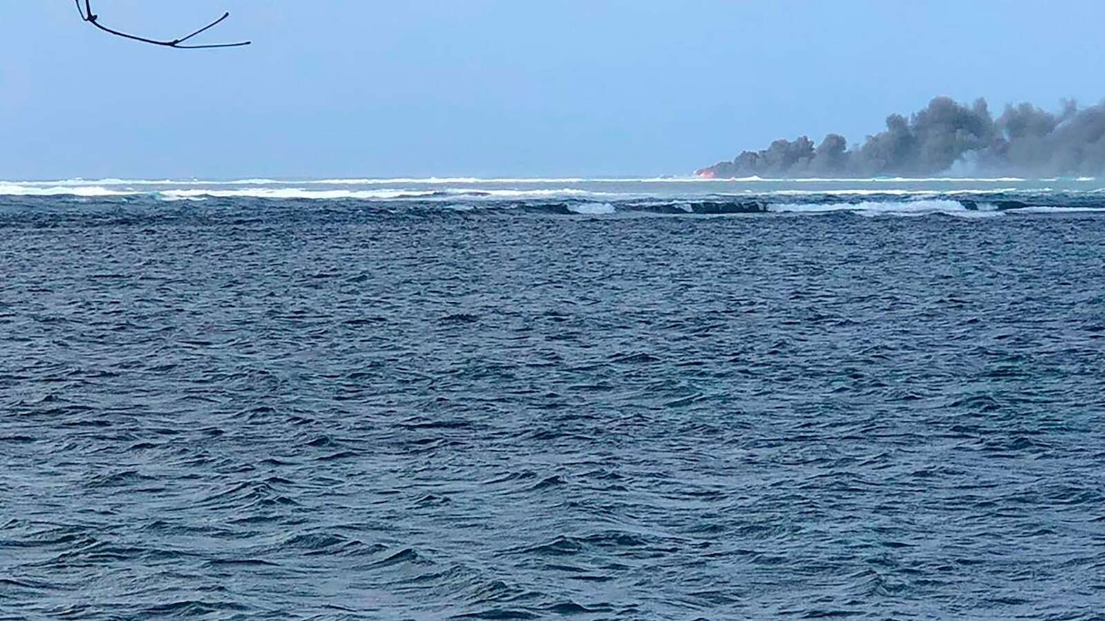 No evidence of major fuel spill on Samoan reef where New Zealand navy ship sank