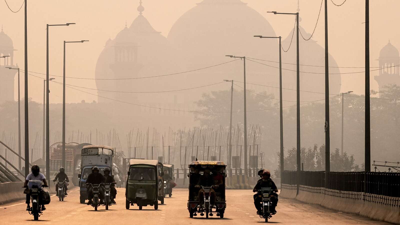 Record air pollution causes hospitalizations in Pakistan