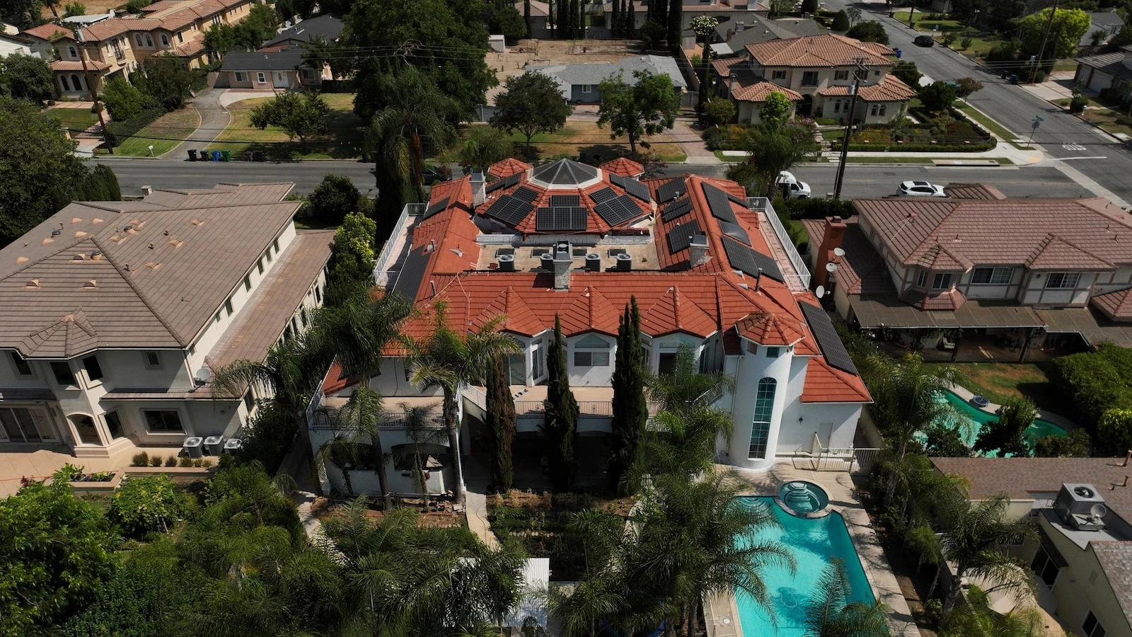 Questions about surrogacy are raised in case of California couple with house brimming with kids